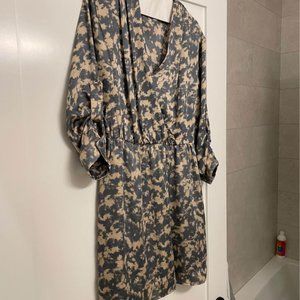 BNWT Collective concepts faux wrap dress grey print size m